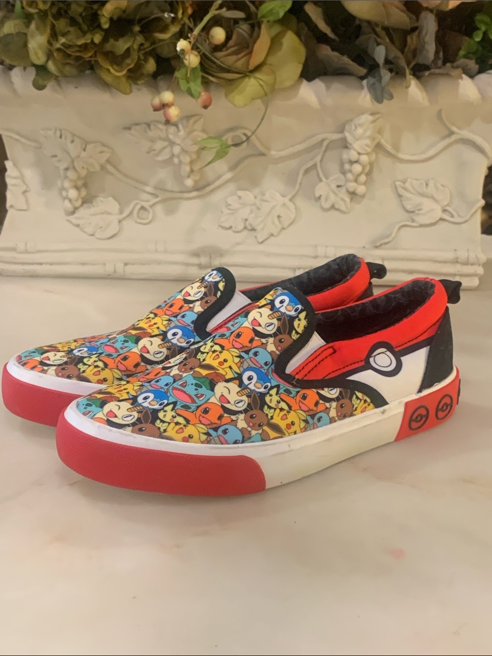 Pokemon Characters Canvas Shoes Boys Youth Size 4